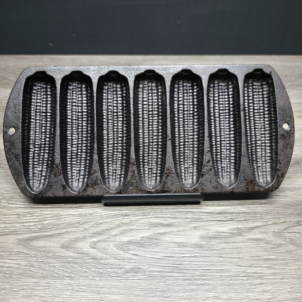 Vintage Lodge Cast Iron 7 Stick Cornbread Muffin Pan Model 27C2 USA